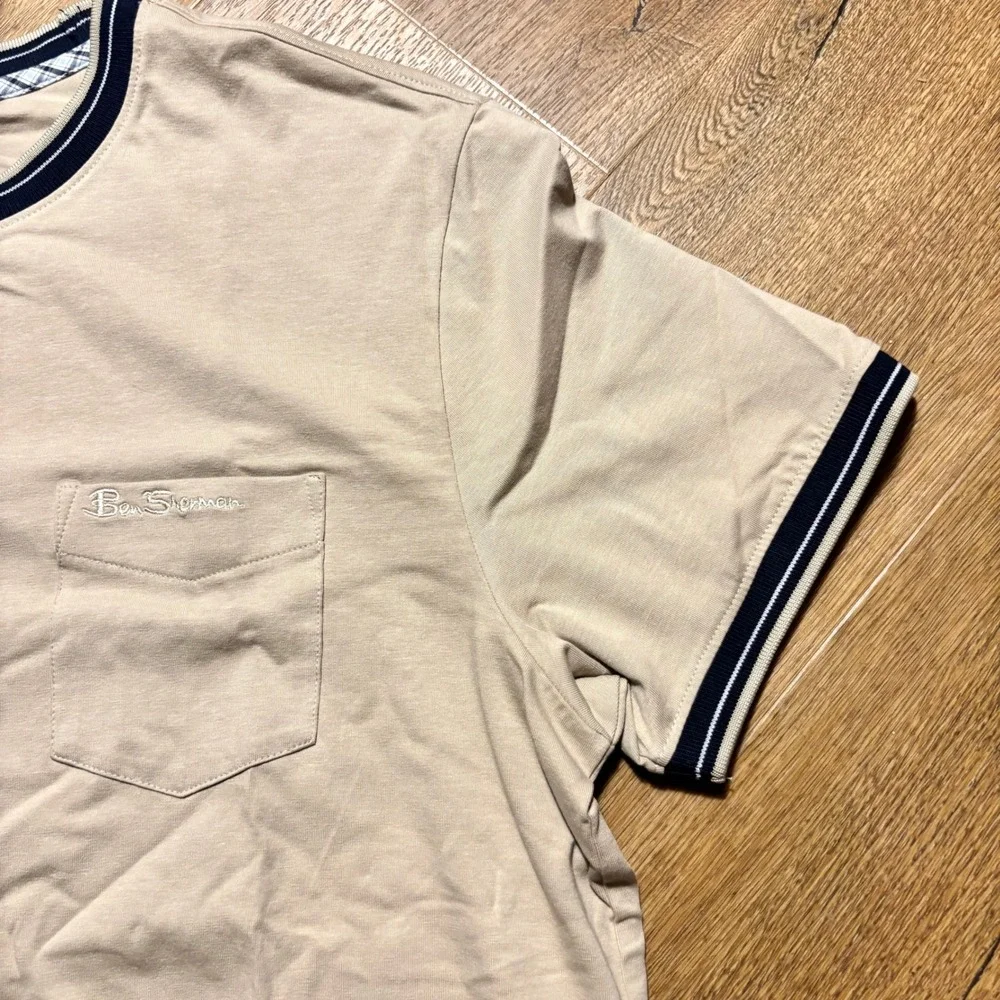 Ben Sherman Beige Mens Crew Neck Pocket T-shirt Navy Tipping Collar Sleeve Large - Picture 4 of 6